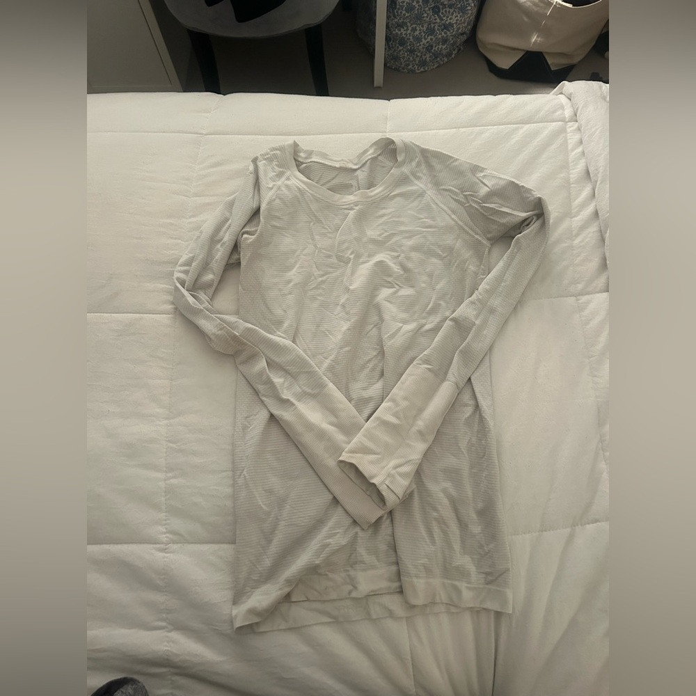 White lululemon swiftly top